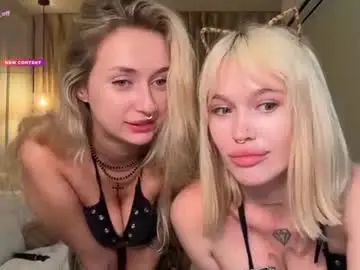 Chaturbate Live Sex Cam of golden_alinee