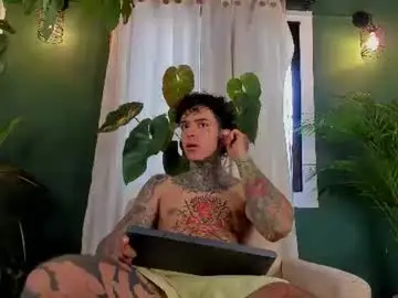 Chaturbate Live Sex Cam of aron_ford