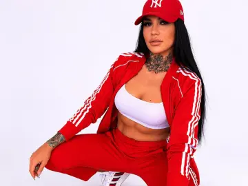 Imlive Free Live Porn of HottyNicole