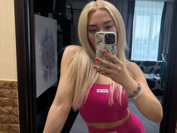 Imlive Live Sex Cam of Karmelita