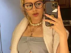 Myfreecams Best live sex cam show of Sophiee_Turner