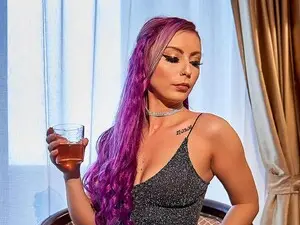 Myfreecams Live Sex Cam of NicoleJonnes