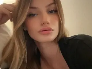 Myfreecams Free Live Porn of ShawnaSweets0