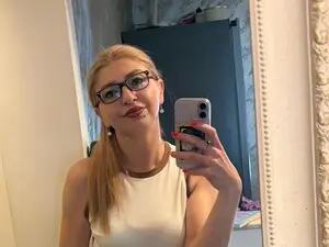 Myfreecams Live Sex Cam of AuraMilff