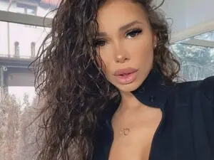 Myfreecams Nude Webcam of Selena_Reeves