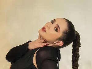 Myfreecams Watch Live Sex Cams of SarahRhodes
