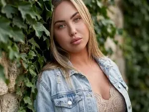 Myfreecams Private Sex Chat of AmiraSoul_