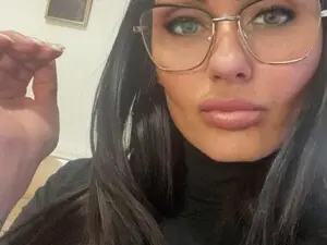 Myfreecams Live Sex Cam of SashaSky