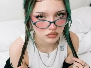 Myfreecams Nude Webcam of SweetiieVal