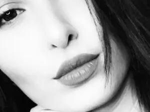 Myfreecams Live Sex of Yara_77