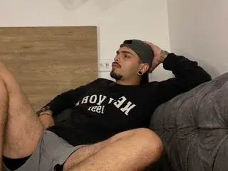 Streamate Free Porn Cam of Andrewolson