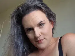 Streamate Free Live Porn of CurvyMaskedBabe