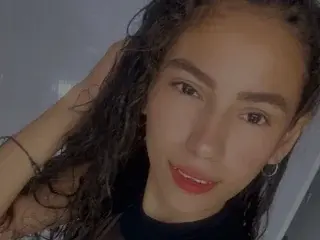 Streamate Free Live Porn of evelin_shy