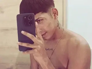 Streamate Live Sex Cam of DaveHottx