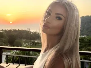 Streamate Best live sex cam show of MarillynnMoon