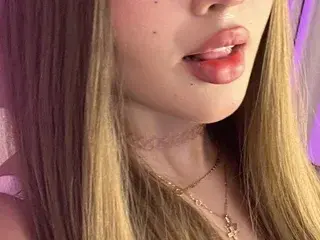 Streamate Live Sex Cam of Aleshiadoll