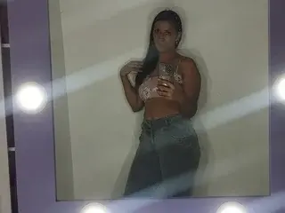 Streamate Nude Webcam of Laura_Mendosa