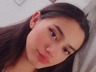 Streamate Live Sex Cam of Sarah_World
