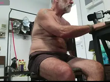 Stripchat Free Live Porn of DaddybearVLC