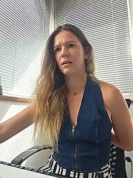 Stripchat Sex Cam of lucie_mehott