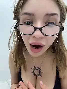 Stripchat Adult Webcams of FlashTitsRoyal