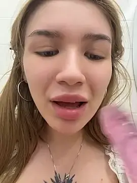 Stripchat Free Live Porn of FlashTitsRoyal