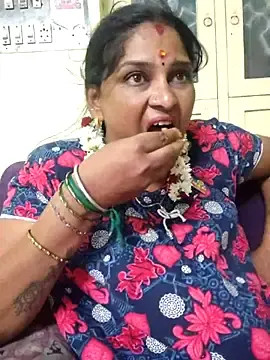 Stripchat Live Sex Cam of mynatamil143
