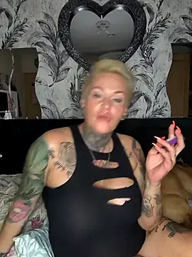 Stripchat Sex Chat of InkedMissLaBaehm