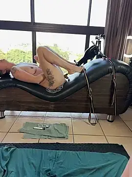 Stripchat Sex Cam of MissLMrJ