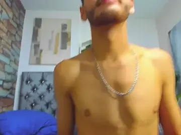 Stripchat Watch Live Sex Cams of CHRIS_GREY