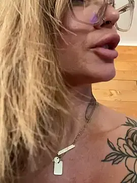 Stripchat Watch Live Sex Cams of Etwas_neugierig