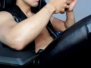 Stripchat Free Live Porn of Tommy_Bred