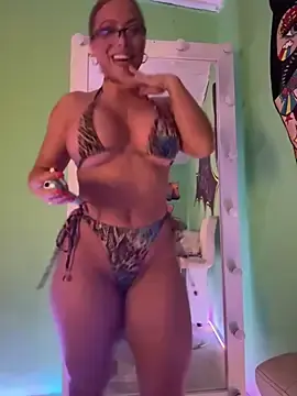 Stripchat Free Porn Cam of TamaraSavage