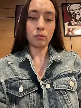 Stripchat Free Porn Cam of Holly_Play