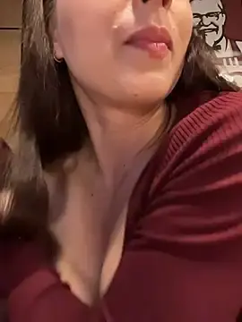 Stripchat Live Sex Cam of Holly_Play