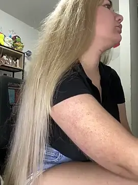Stripchat Sex Cam of Celestedubois