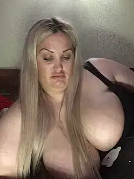 Stripchat Live Porn of VikiiStoun