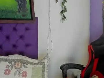 Stripchat Live Sex Cam of Cloeandtyfanny