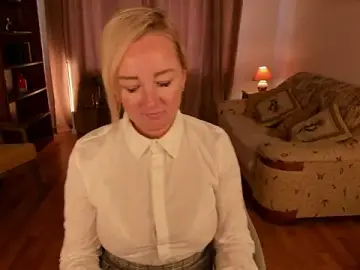 Stripchat Best Webcam of sexmom8