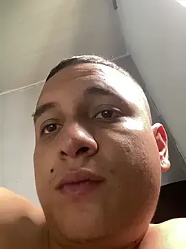 Stripchat Live Sex Cam of TomasStyl__