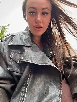 Stripchat Watch Live Sex Cams of KiraSunshine