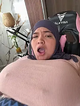 Stripchat Free Porn Cam of sweetmuslim01