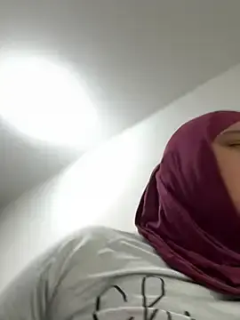 Stripchat Free Porn Cam of sweetmuslim01