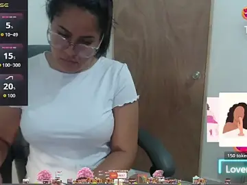 Stripchat Free Live Porn of sweettmiah