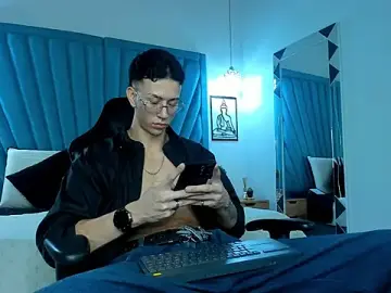 Stripchat Free Porn Cam of OliverThompsonJS