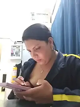 Stripchat Live Sex Cam of YINNA__24