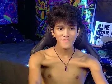 Stripchat Nude Webcam of hugekenbigcock