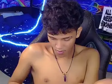 Stripchat Nude Webcam of hugekenbigcock