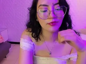 Stripchat Live Sex Cam of Violetaa_diazz