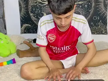 Stripchat Live Porn of Andy_Belier23